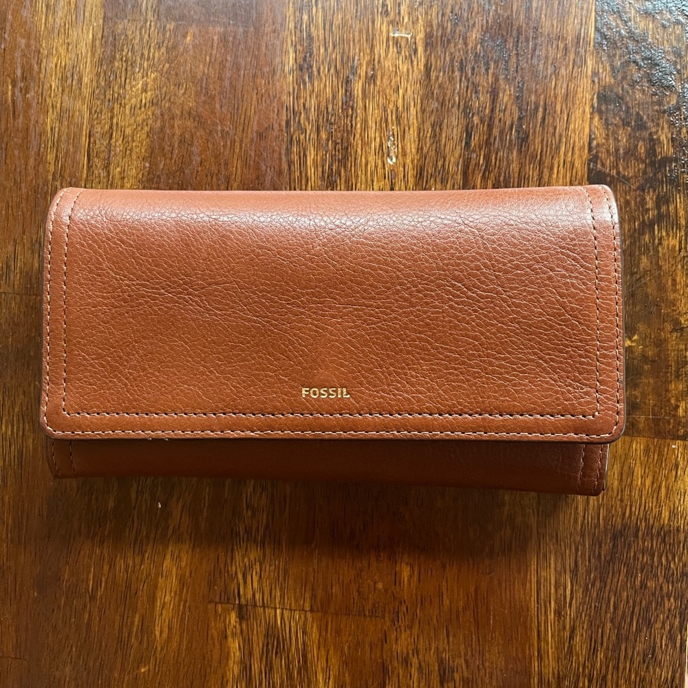 Fossil Logan Leather RFID Flap Clutch Wallet